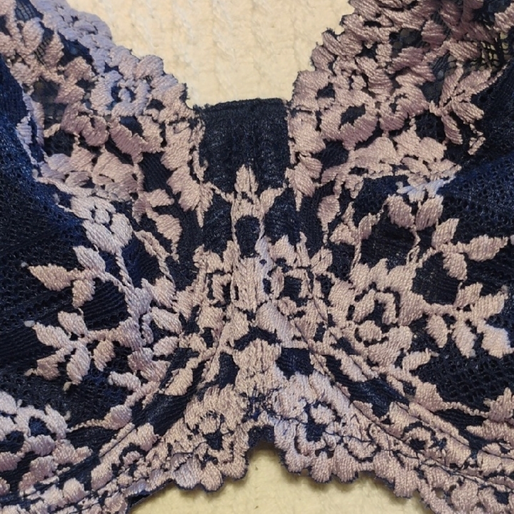Wacoal Navy Blue Bra with Cream Lace - Picture 5 of 5